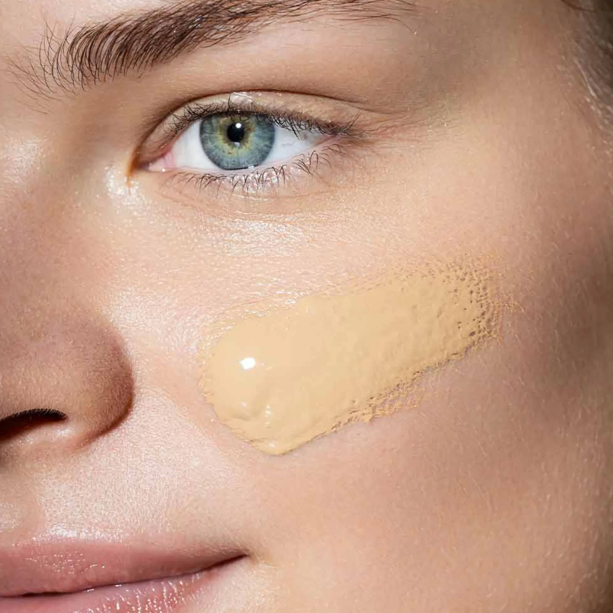 Liquid Mineral Concealer 672 Invisible Hero No2 , 5 ml - puolipeittävä peitevoide