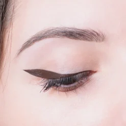Nestemäinen eyeliner, marron, GRL 02, 3 ml